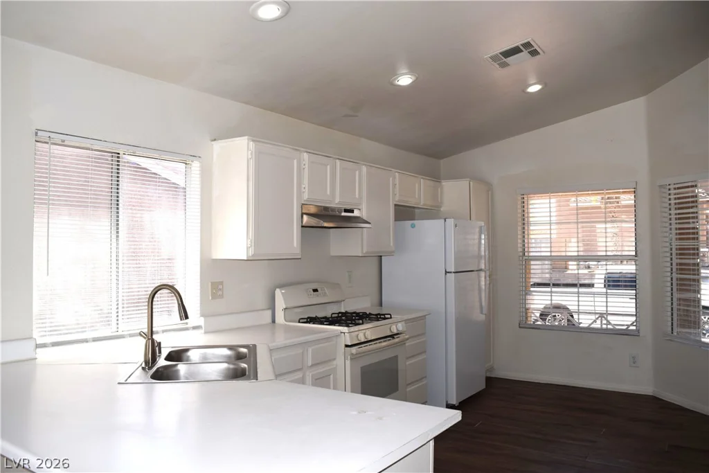 6660 Lost Dutchman, Las Vegas, NV 89108