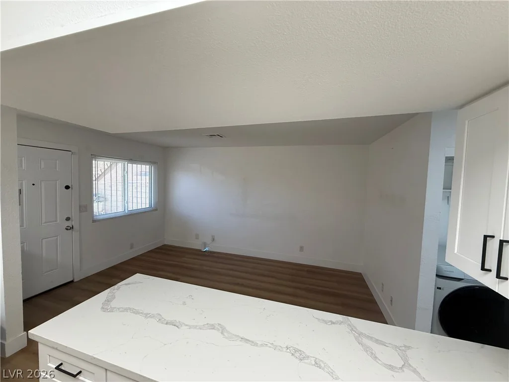 4300 Lamont, Las Vegas, NV 89115