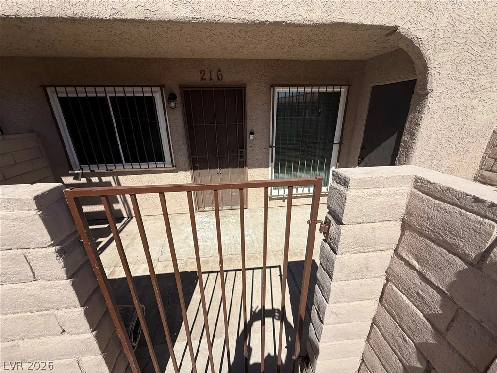 4300 Lamont, Las Vegas, NV 89115