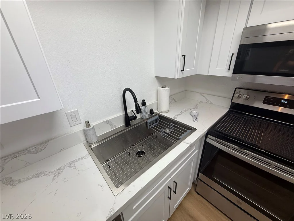4300 Lamont, Las Vegas, NV 89115