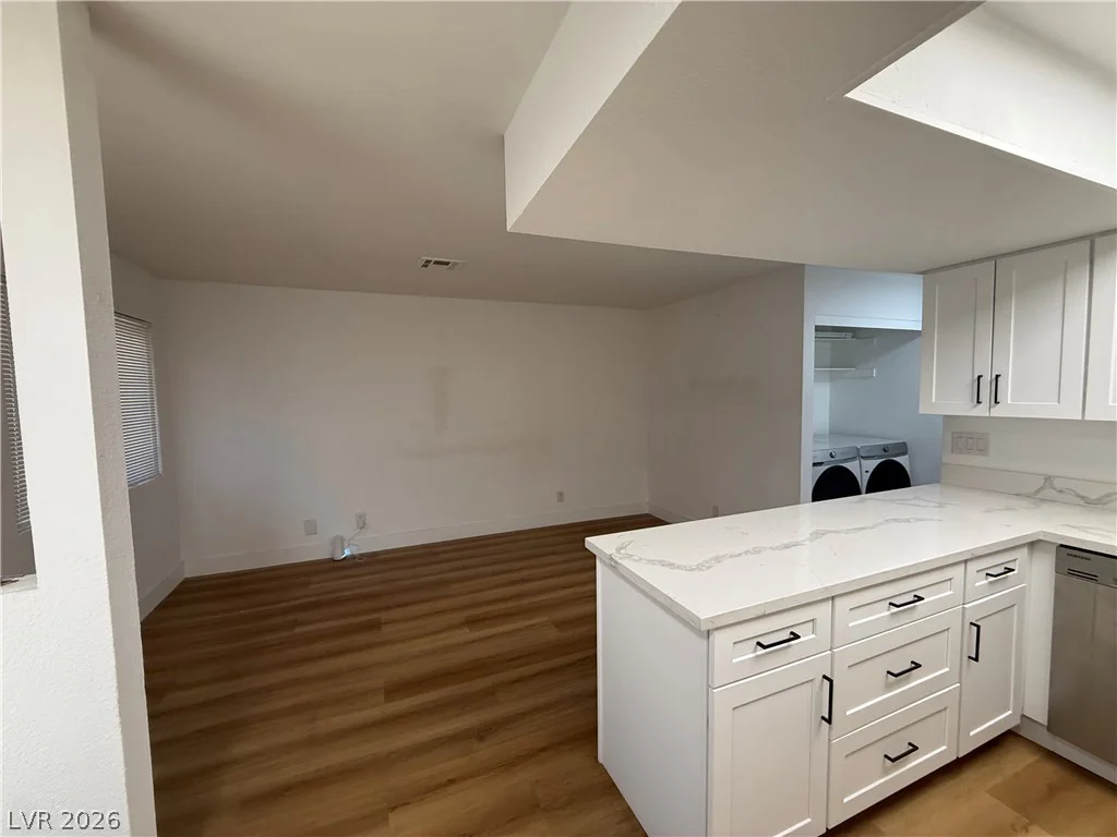 4300 Lamont, Las Vegas, NV 89115
