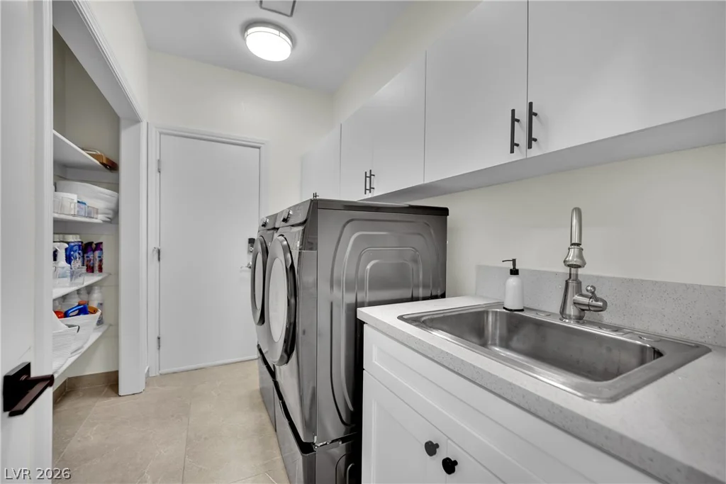 8121 Sunset Cove, Las Vegas, NV 89128