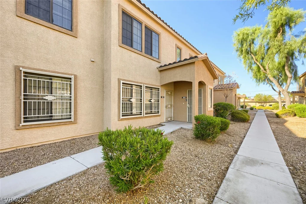 2161 Hussium Hills, Las Vegas, NV 89108