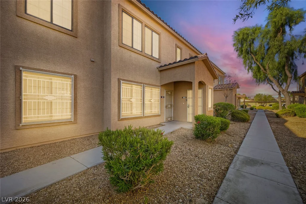 2161 Hussium Hills, Las Vegas, NV 89108