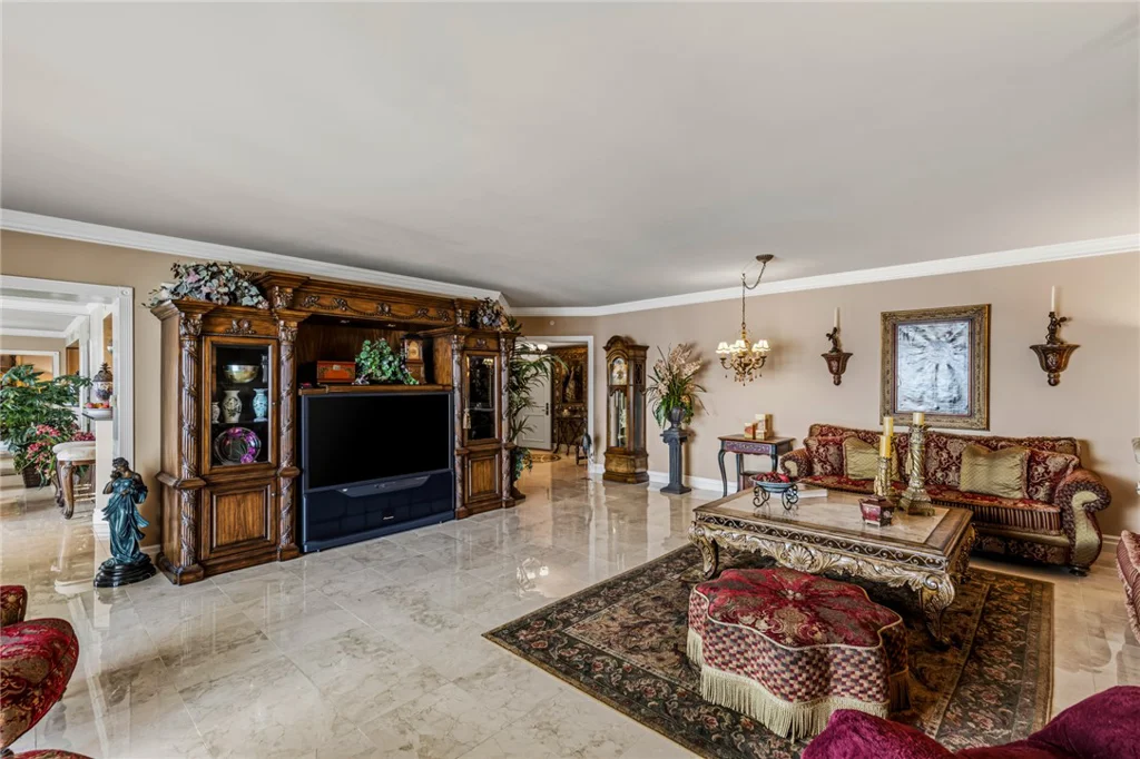 2747 Paradise, Las Vegas, NV 89109