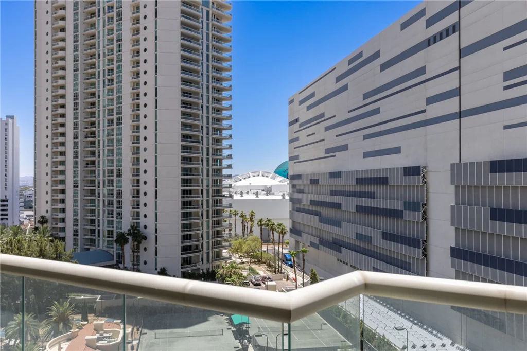 2747 Paradise, Las Vegas, NV 89109