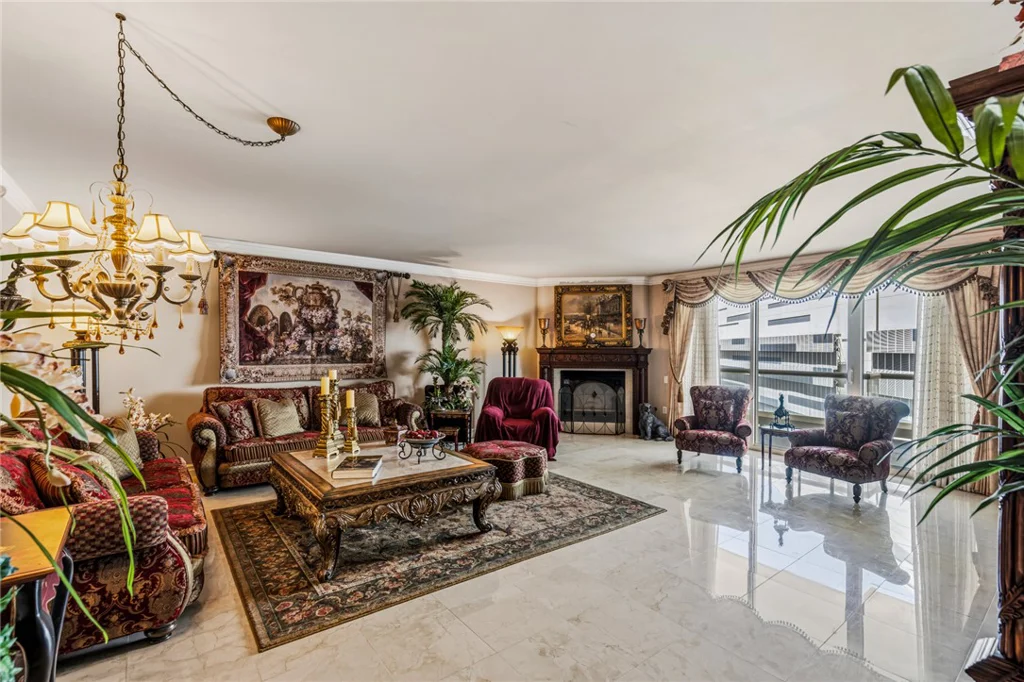 2747 Paradise, Las Vegas, NV 89109