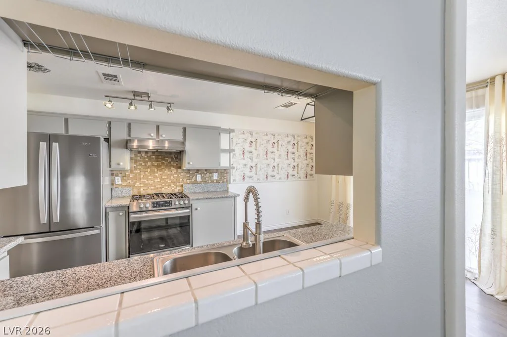 4029 Castle Cove, Las Vegas, NV 89108