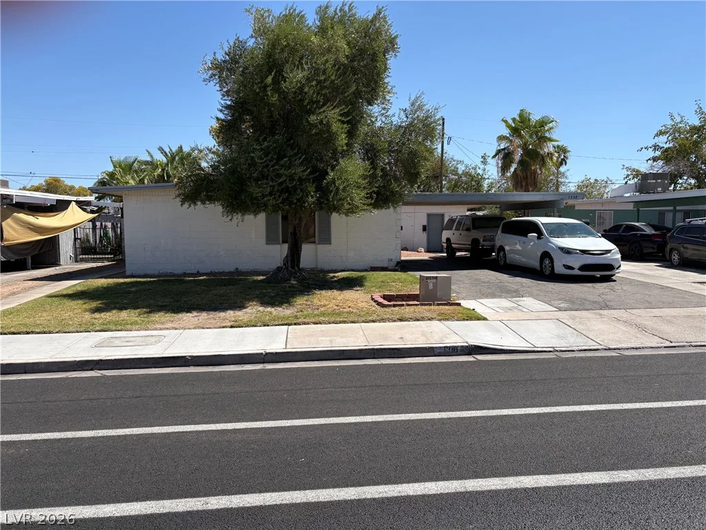 1220 Saint Louis, Las Vegas, NV 89104