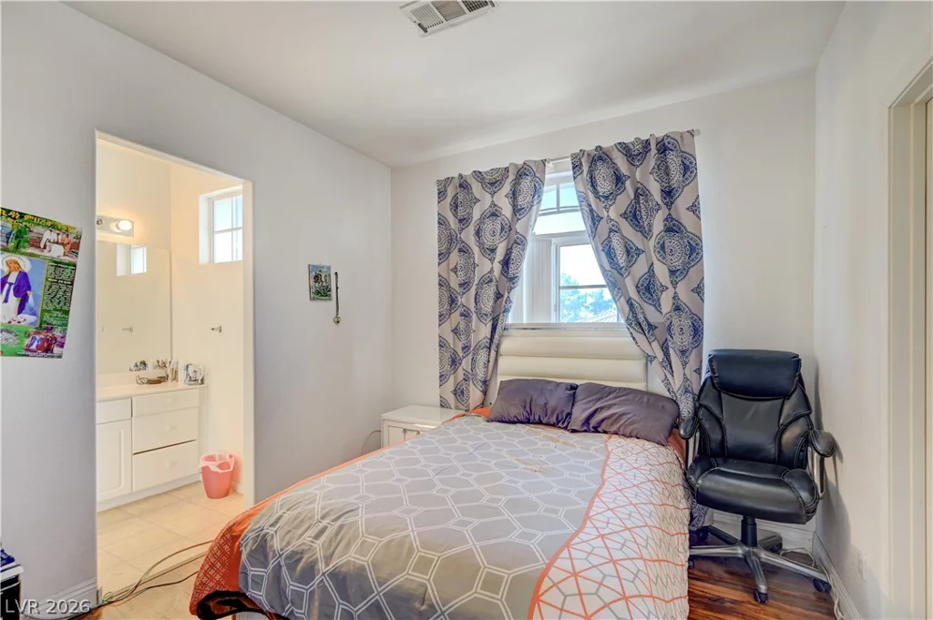 1069 Coral Desert, Las Vegas, NV 89123
