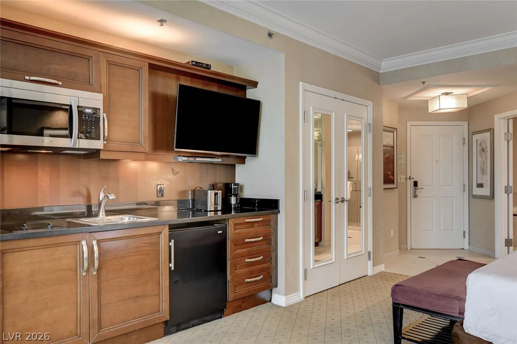 145 Harmon, Las Vegas, NV 89109