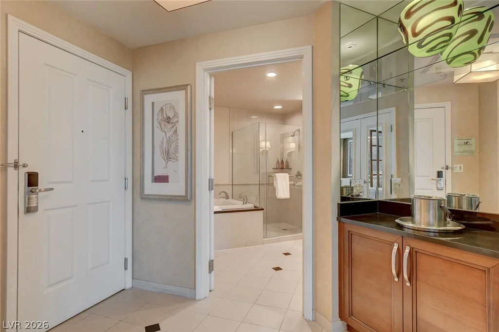 145 Harmon, Las Vegas, NV 89109