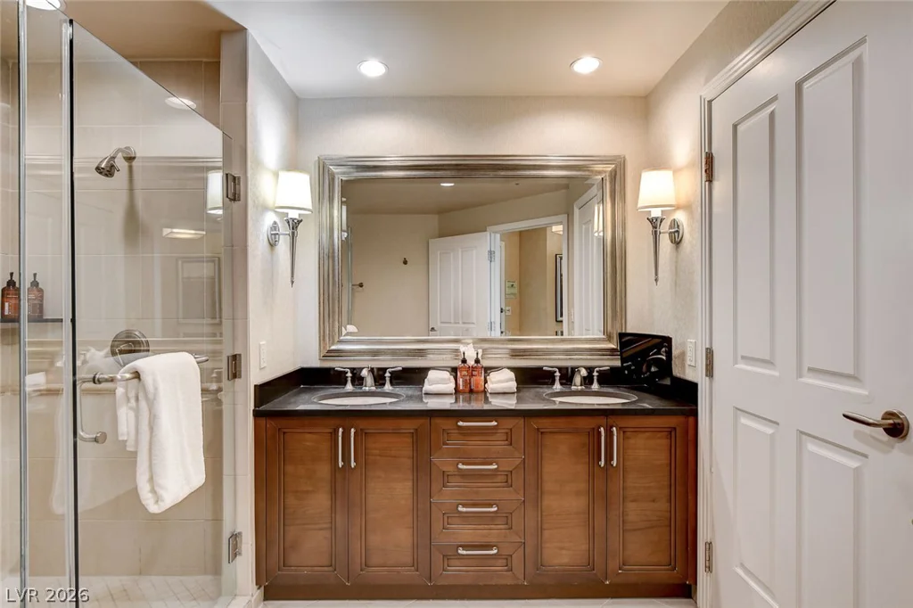 145 Harmon, Las Vegas, NV 89109