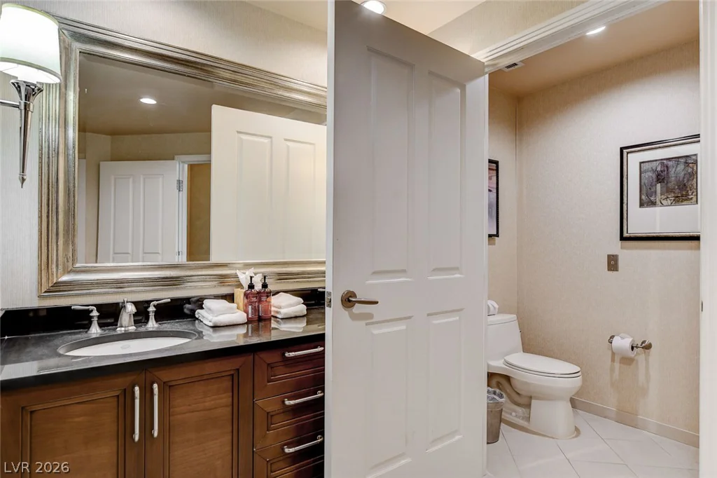 145 Harmon, Las Vegas, NV 89109