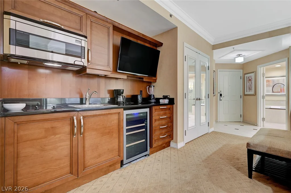 145 Harmon, Las Vegas, NV 89109