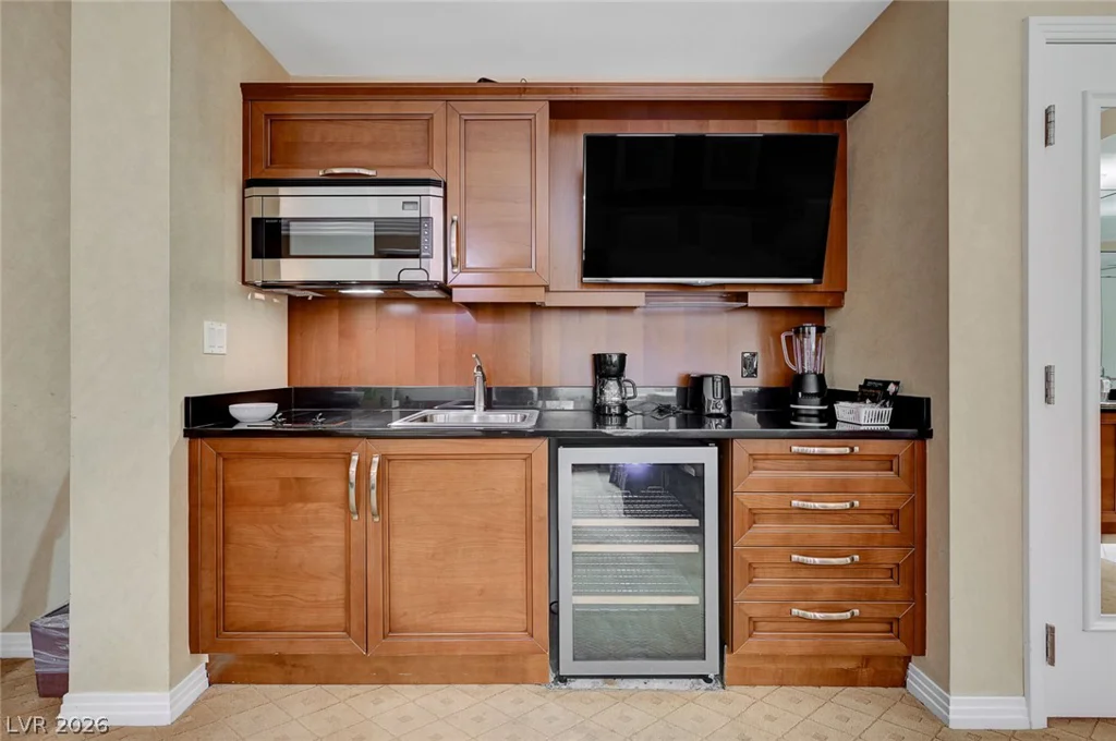 145 Harmon, Las Vegas, NV 89109