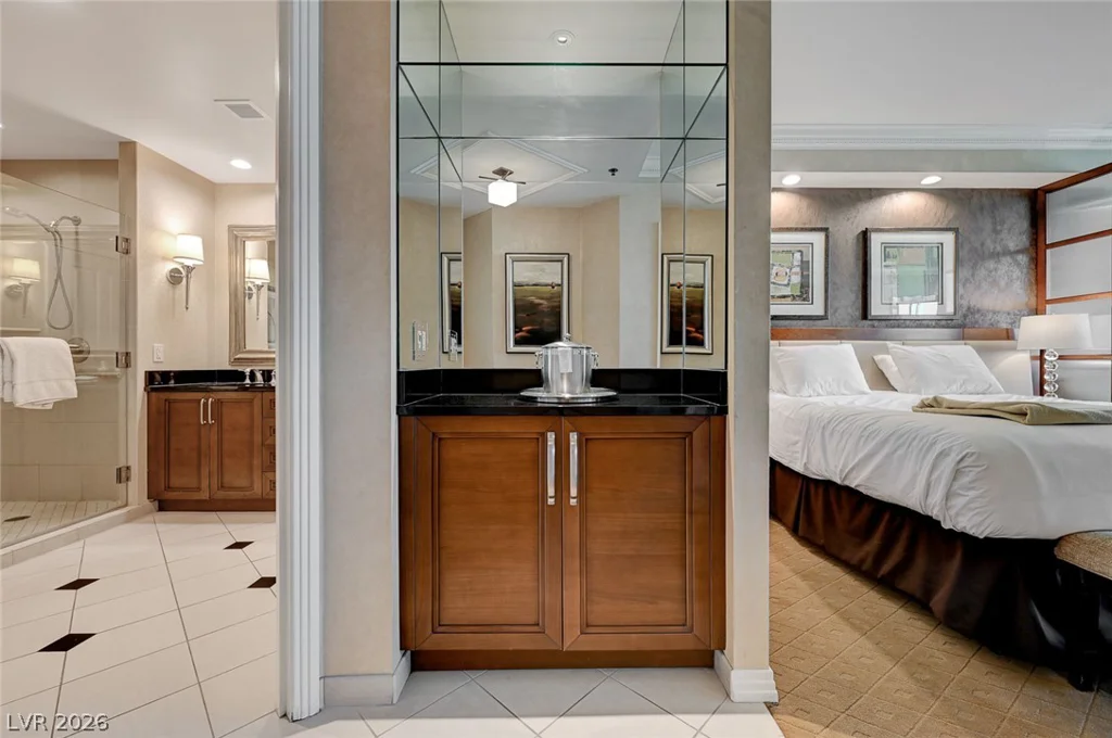 145 Harmon, Las Vegas, NV 89109