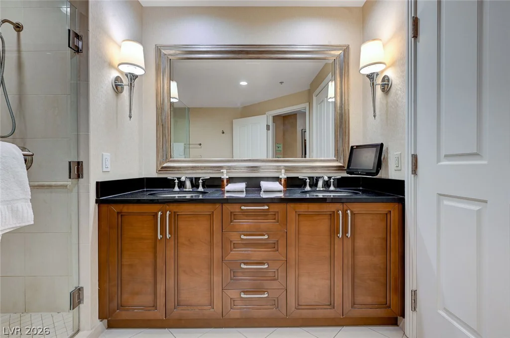 145 Harmon, Las Vegas, NV 89109