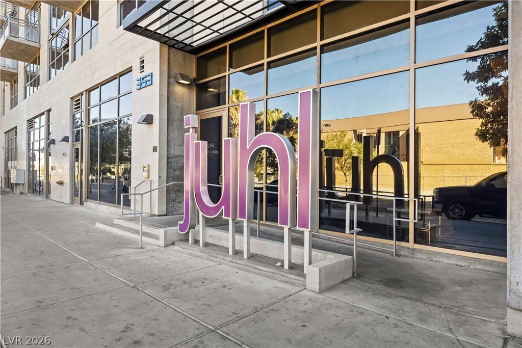 353 Bonneville, Las Vegas, NV 89101