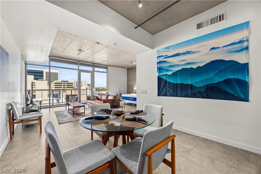 353 Bonneville, Las Vegas, NV 89101