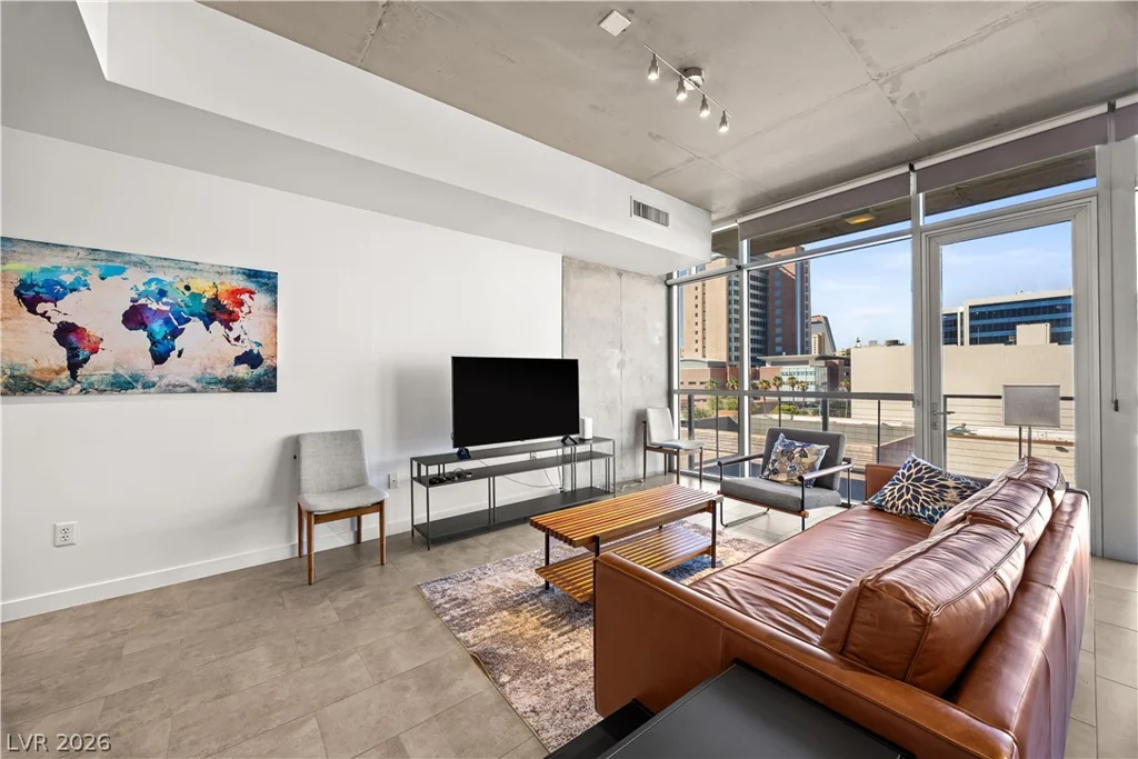 353 Bonneville, Las Vegas, NV 89101
