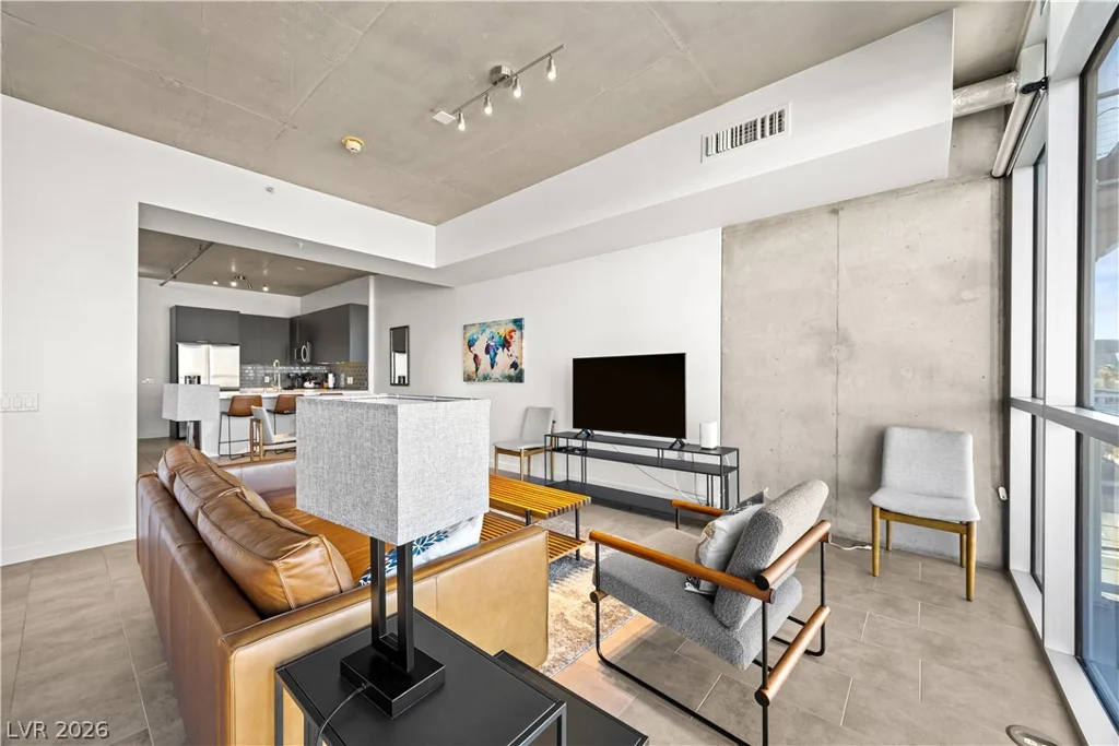 353 Bonneville, Las Vegas, NV 89101