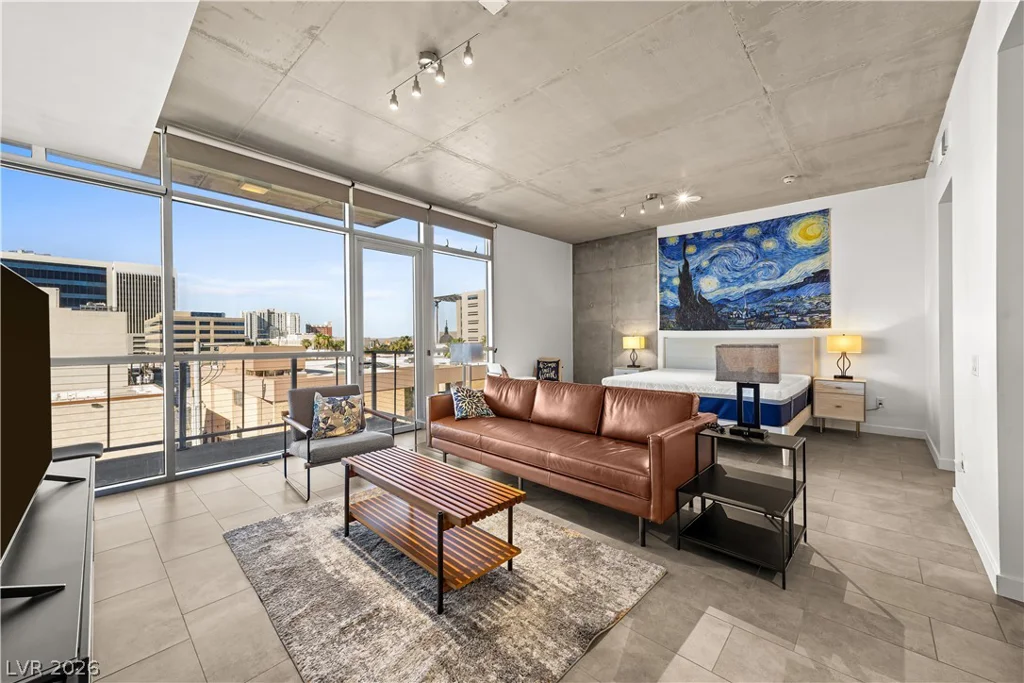 353 Bonneville, Las Vegas, NV 89101