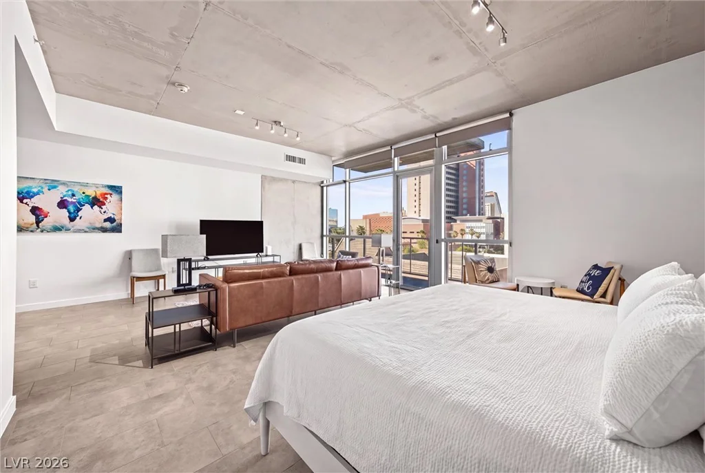 353 Bonneville, Las Vegas, NV 89101