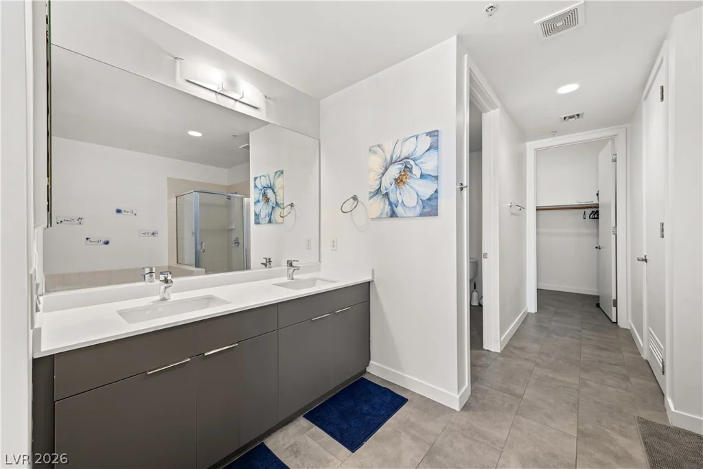 353 Bonneville, Las Vegas, NV 89101