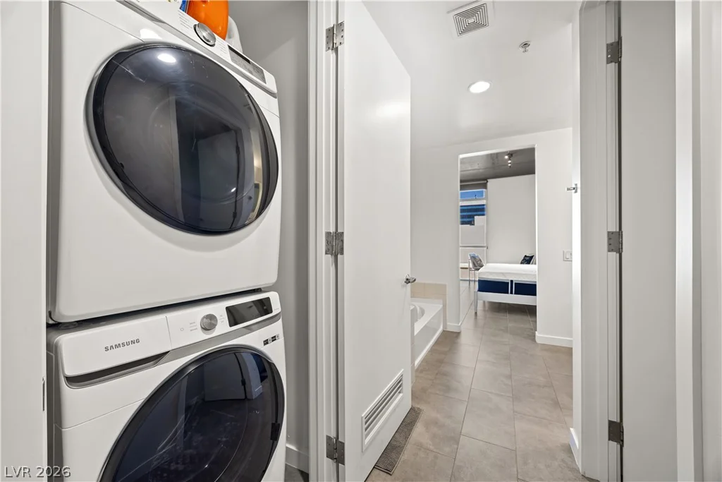 353 Bonneville, Las Vegas, NV 89101