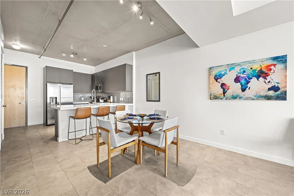 353 Bonneville, Las Vegas, NV 89101