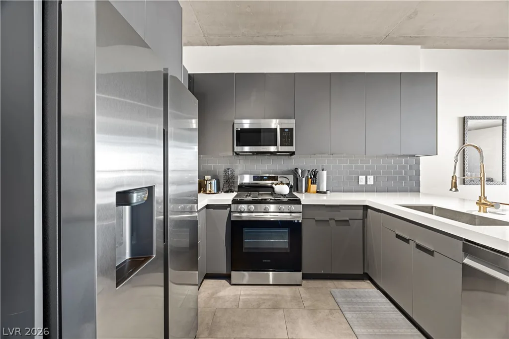 353 Bonneville, Las Vegas, NV 89101