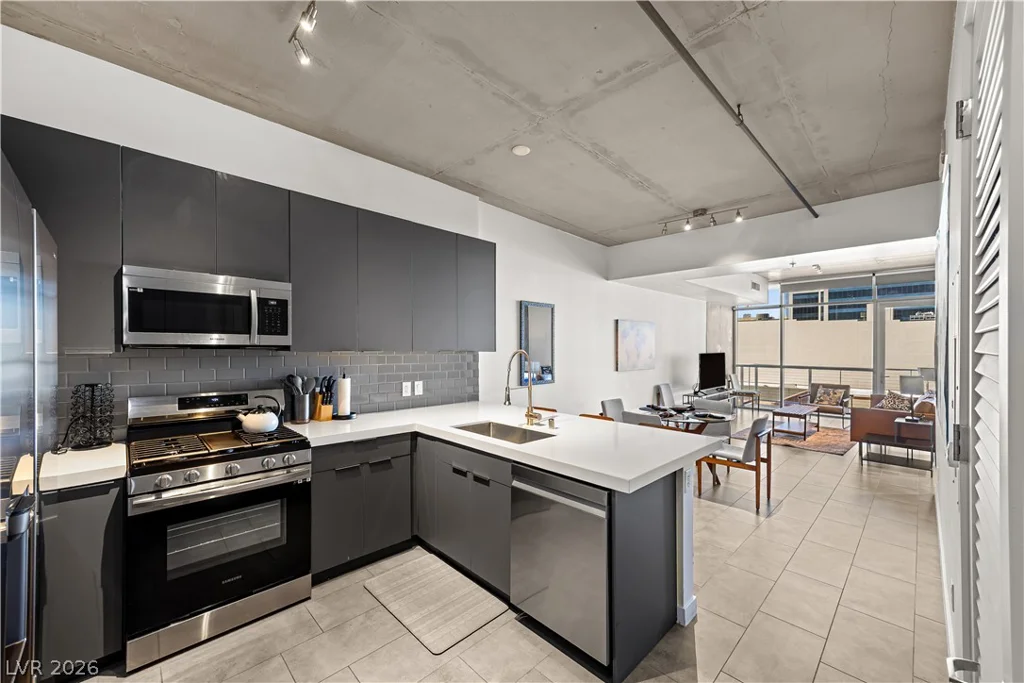 353 Bonneville, Las Vegas, NV 89101