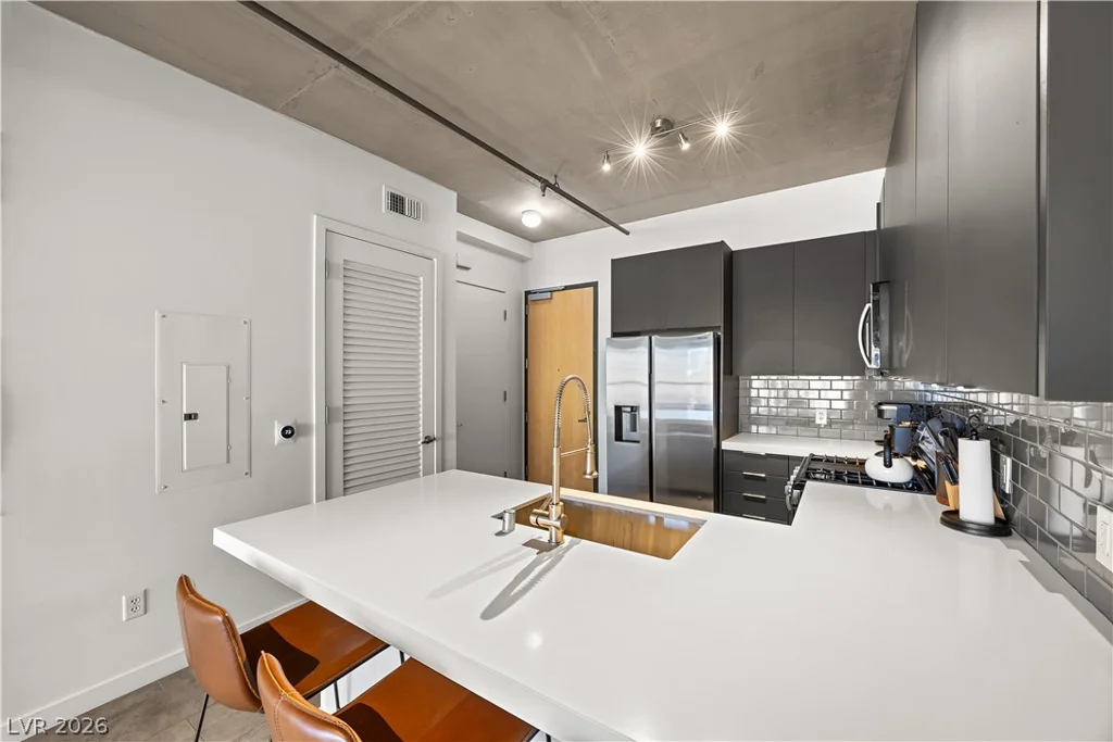 353 Bonneville, Las Vegas, NV 89101