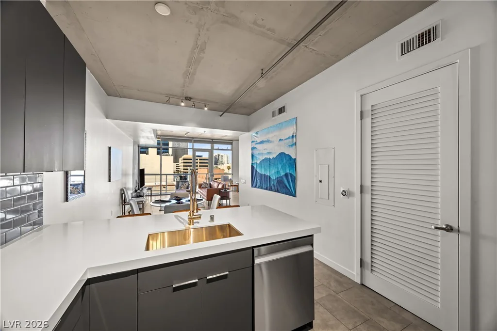 353 Bonneville, Las Vegas, NV 89101