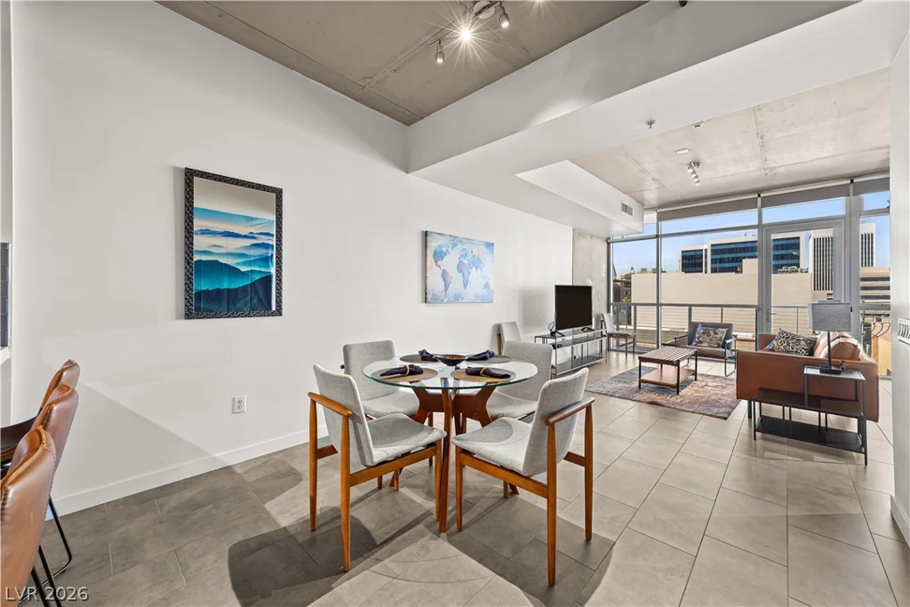 353 Bonneville, Las Vegas, NV 89101