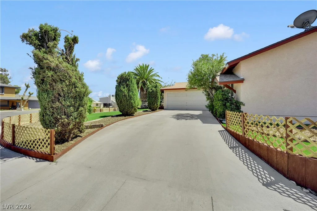 1825 Shadow Mountain, Las Vegas, NV 89108