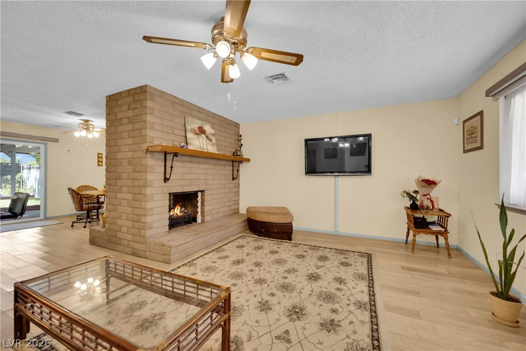 1825 Shadow Mountain, Las Vegas, NV 89108