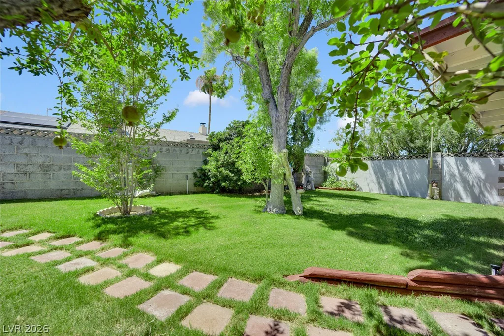 1825 Shadow Mountain, Las Vegas, NV 89108