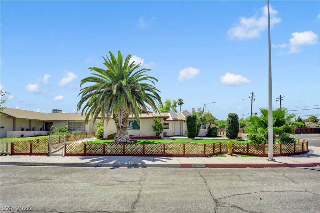 1825 Shadow Mountain, Las Vegas, NV 89108