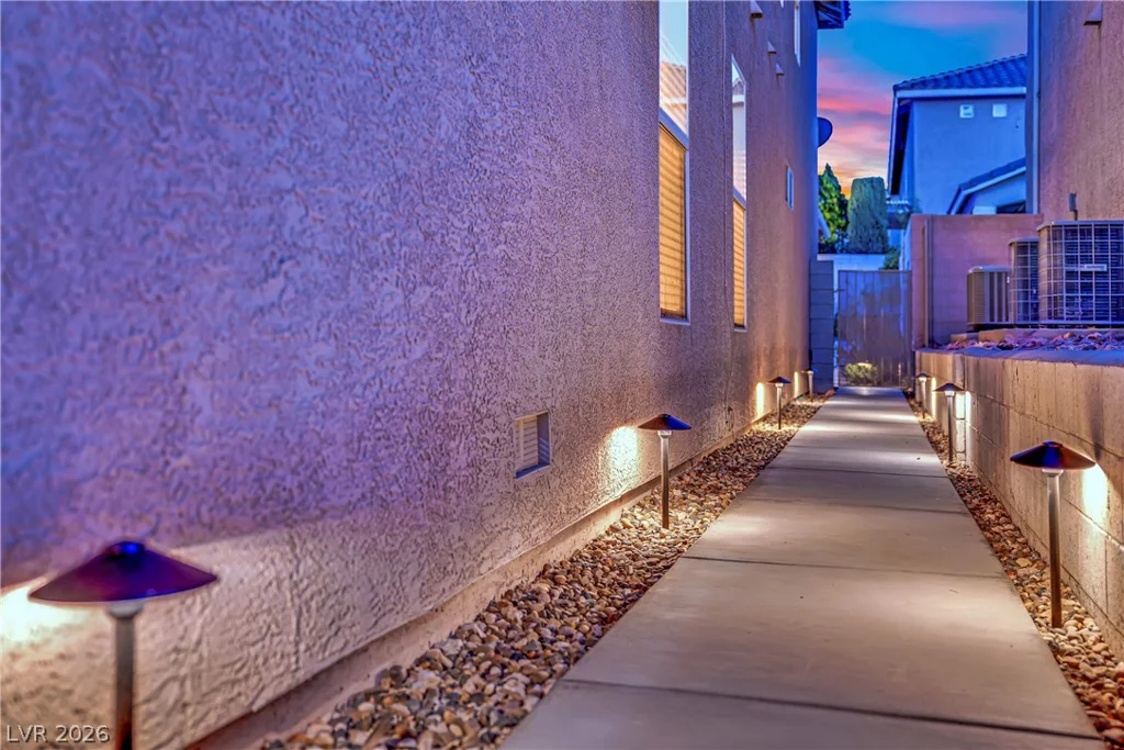 8905 Goldstone, Las Vegas, NV 89143