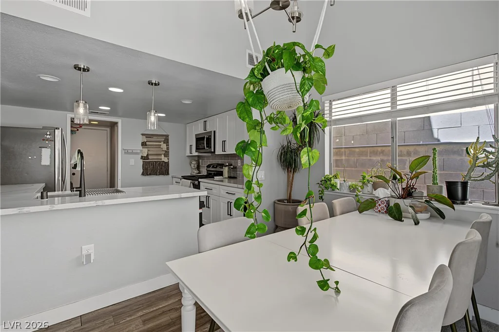 1884 Misty Glade, Las Vegas, NV 89119