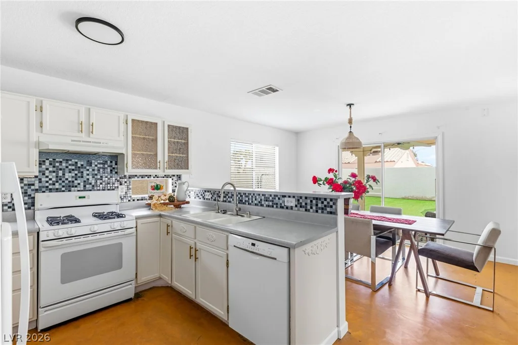 8233 Hydra, Las Vegas, NV 89128