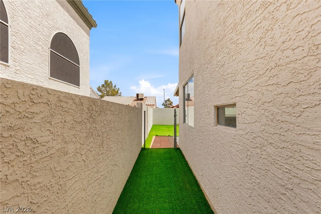 8233 Hydra, Las Vegas, NV 89128