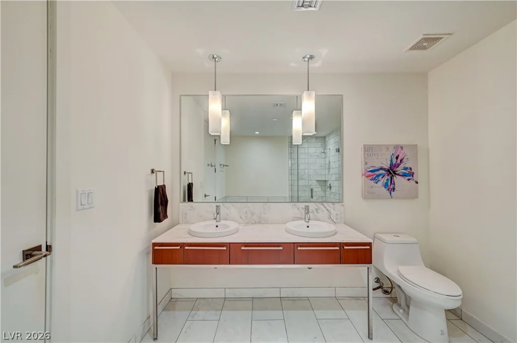 4471 Dean Martin, Las Vegas, NV 89103