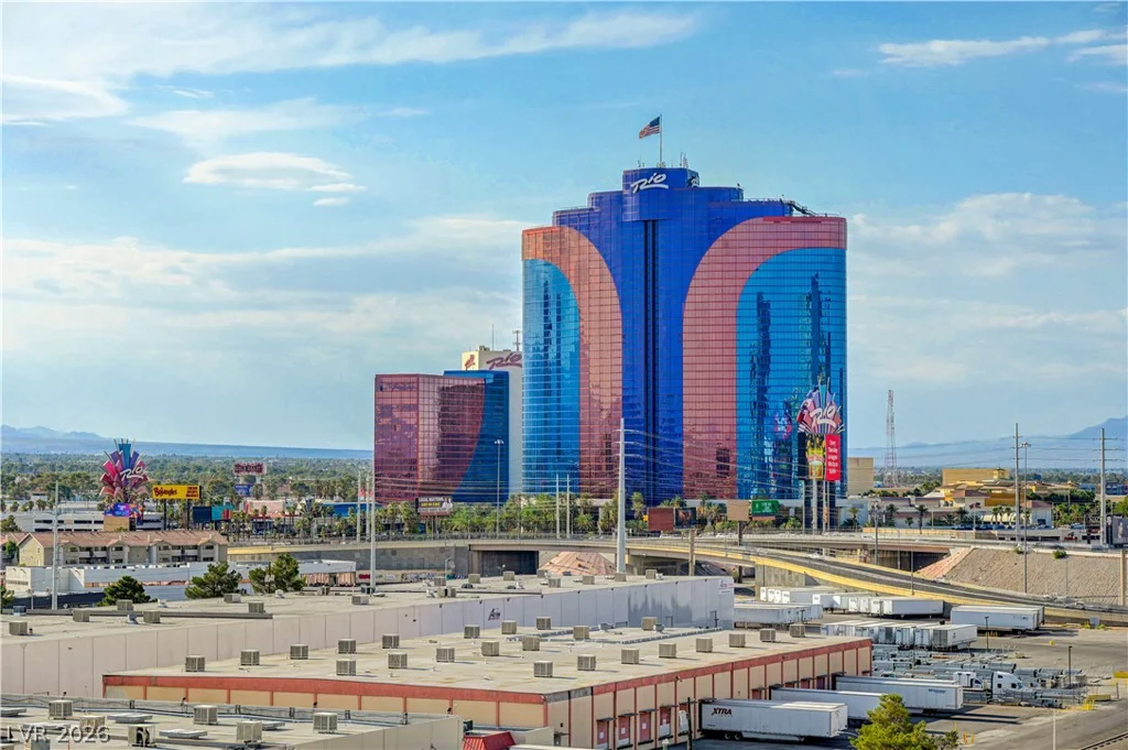 4471 Dean Martin, Las Vegas, NV 89103