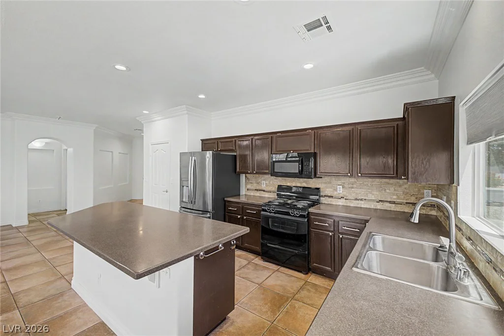 5511 Meedeldale, North Las Vegas, NV 89031