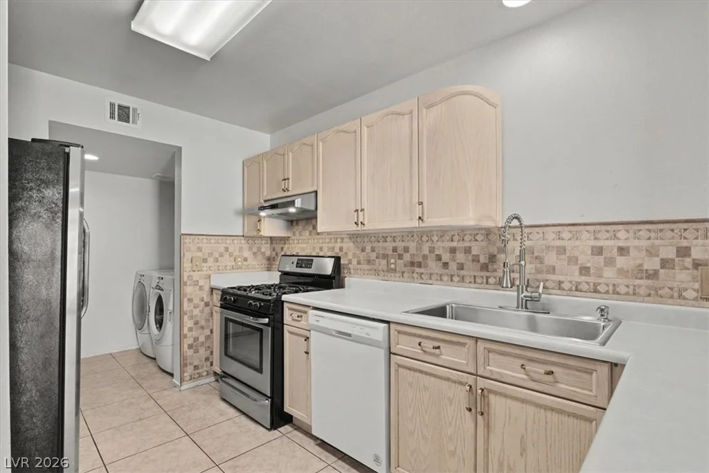 8440 Stoney Bluff, Las Vegas, NV 89129