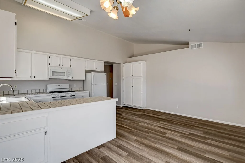 6209 Warm River, Las Vegas, NV 89108