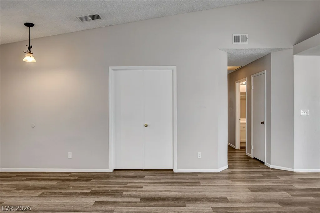 6209 Warm River, Las Vegas, NV 89108